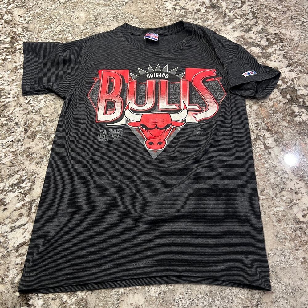 Vintage 1990s Chicago Bulls Trench Ultra T-Shirt Black Striped NBA Size M